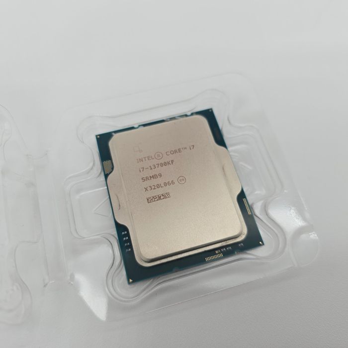 Intel i7 13700KF