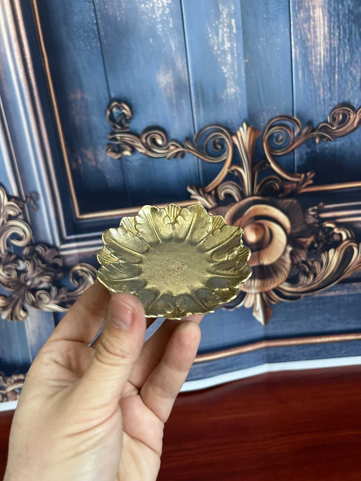 DN720 Mica farfuriuta suport de bronz pt chei, lumare etc 8,5cm diam