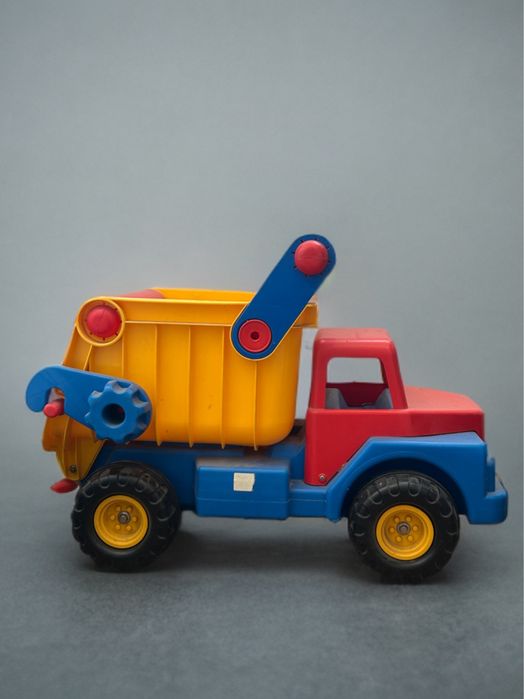 Продается большой детский автомобиль-самосвал