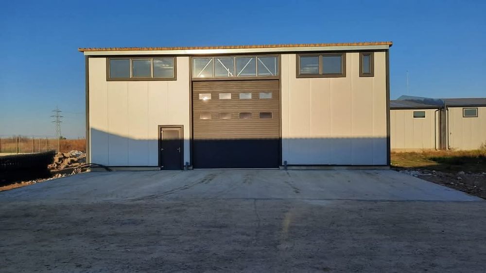 Vând hala metalica de producție sau depozitare.