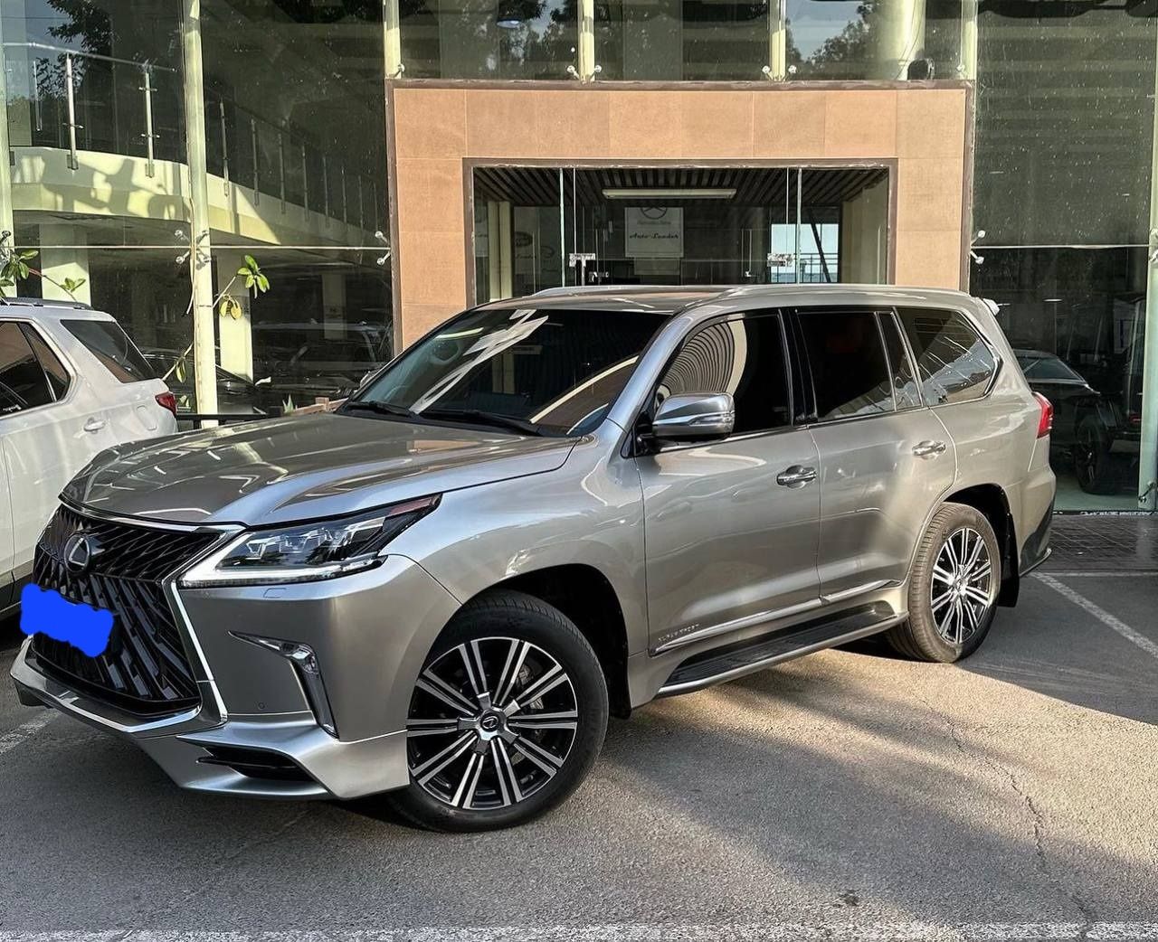 Продаётся автомобиль Lexus LX570S