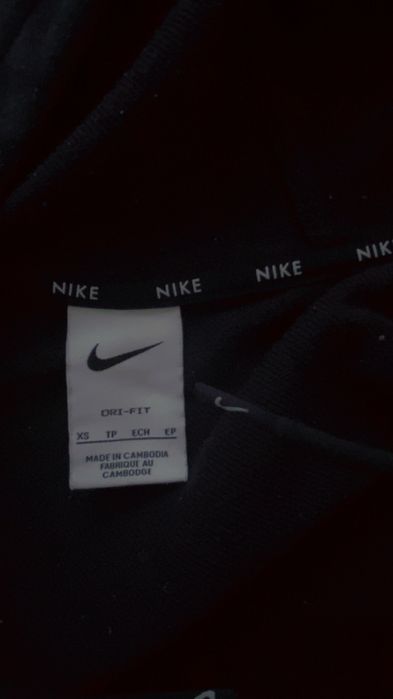 Nike оригинално горнище с цип и качулка – отлично състояние