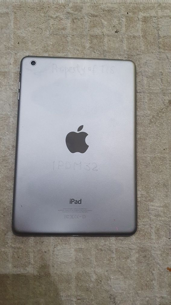 Продам iPad mini 1