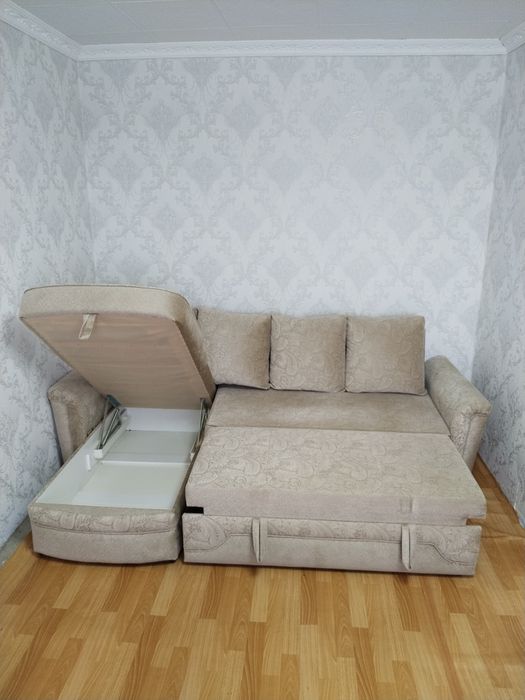 Угловой диван в отличном состояние!