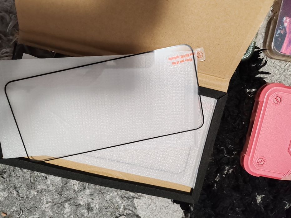 Huse și folii sticla S22+