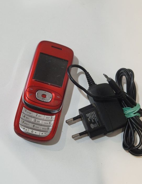 Telefon cu încărcător