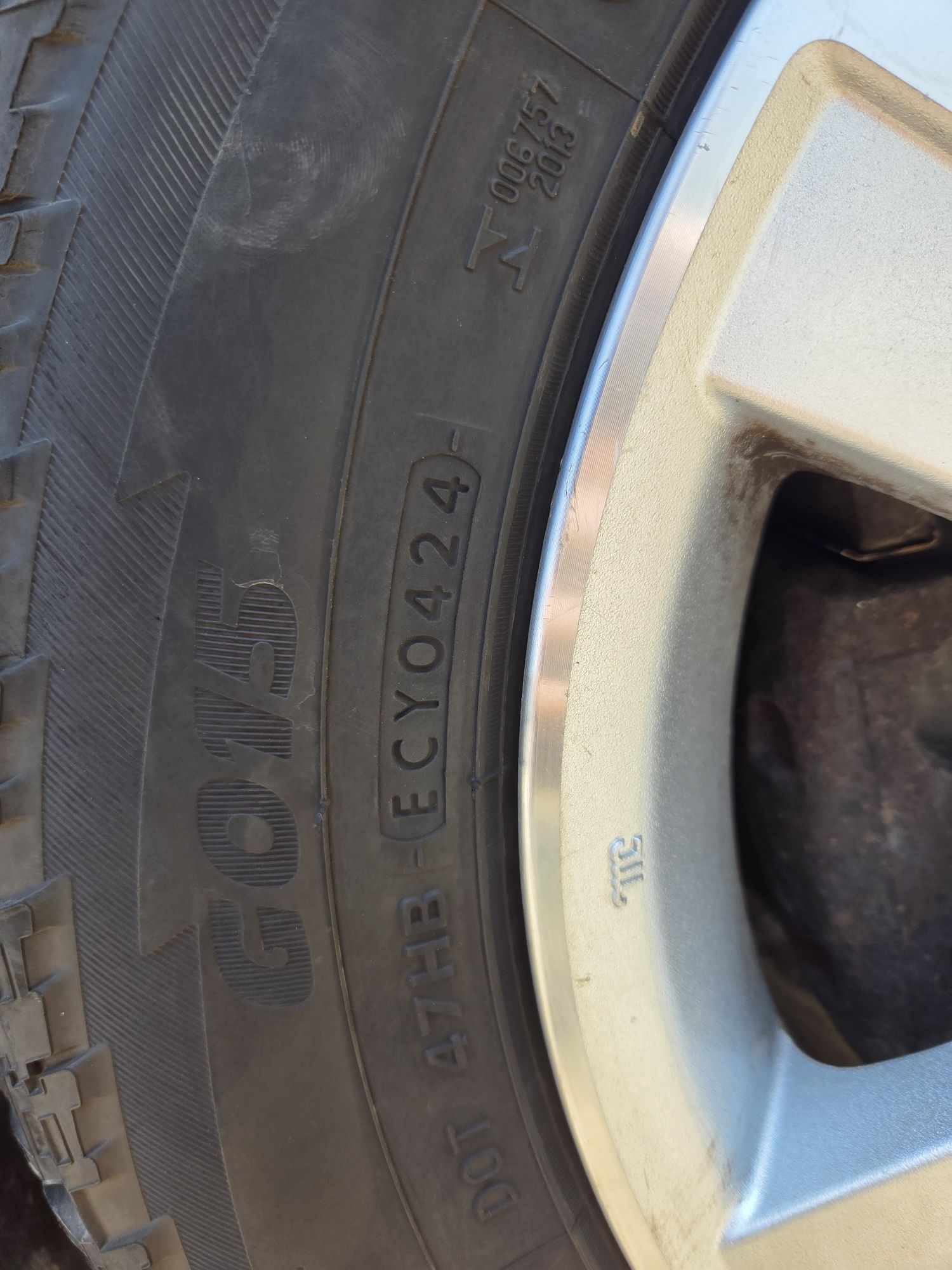 Нови гуми с джанти subaru 5х100 215/65/16