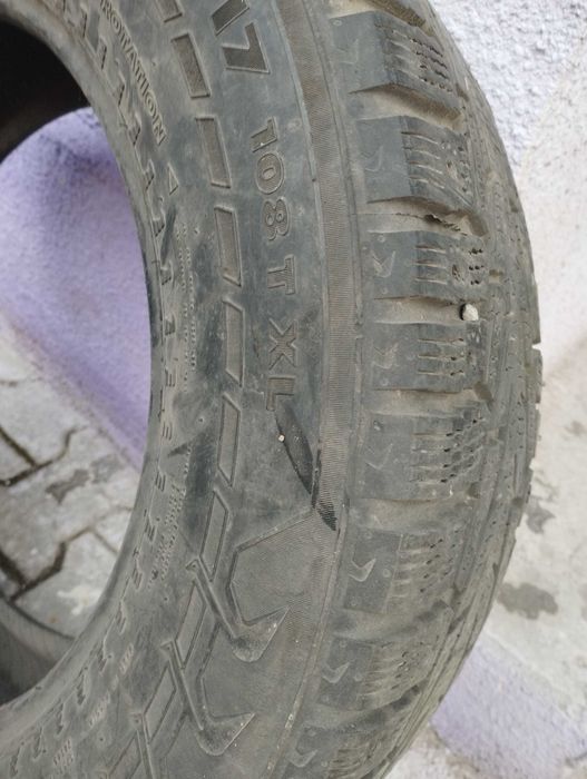 Шины зимние 235 65 R 17