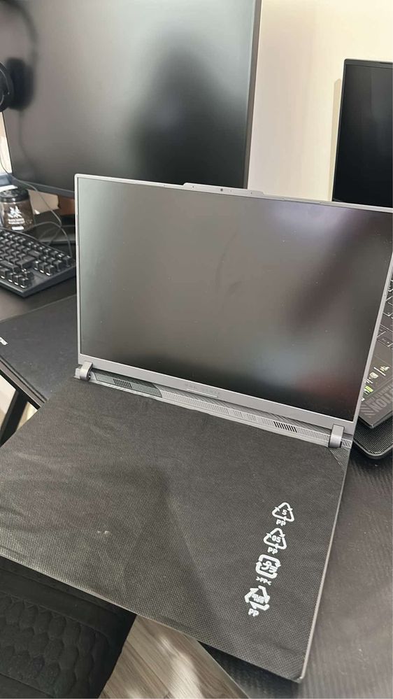 Asus rog g16 геймърски лаптоп
