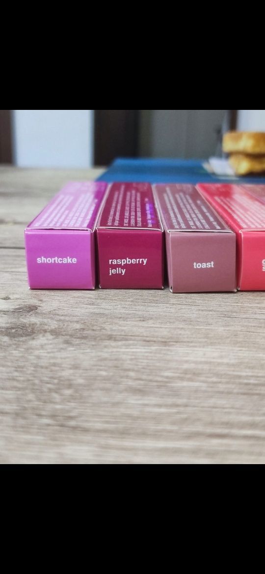 Rhode lip tint buze