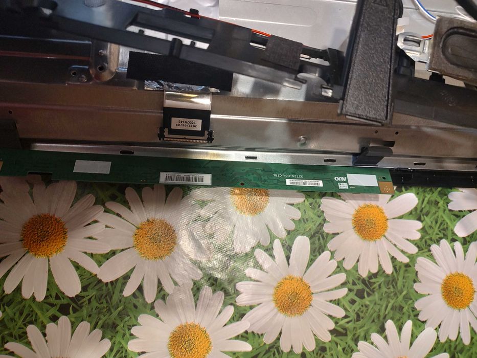 SMART Телевозор Crown 32289Т2SM двоен образ