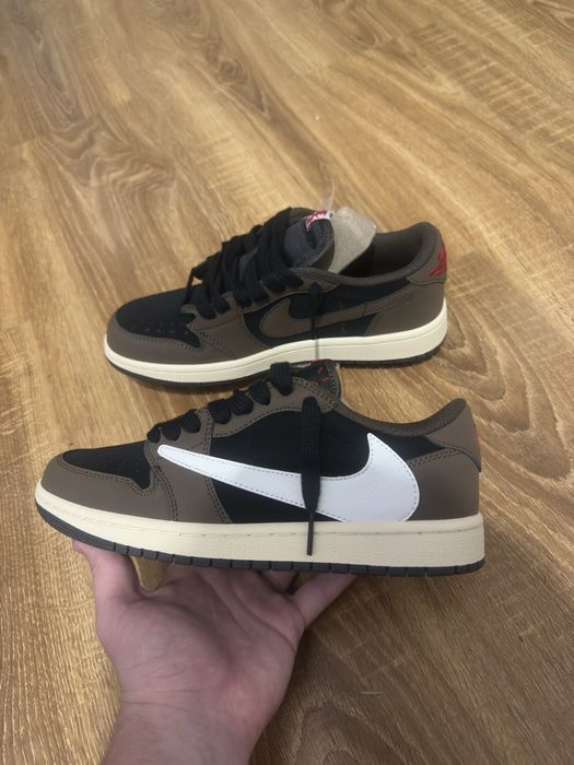 Jordan 1 low travis scott