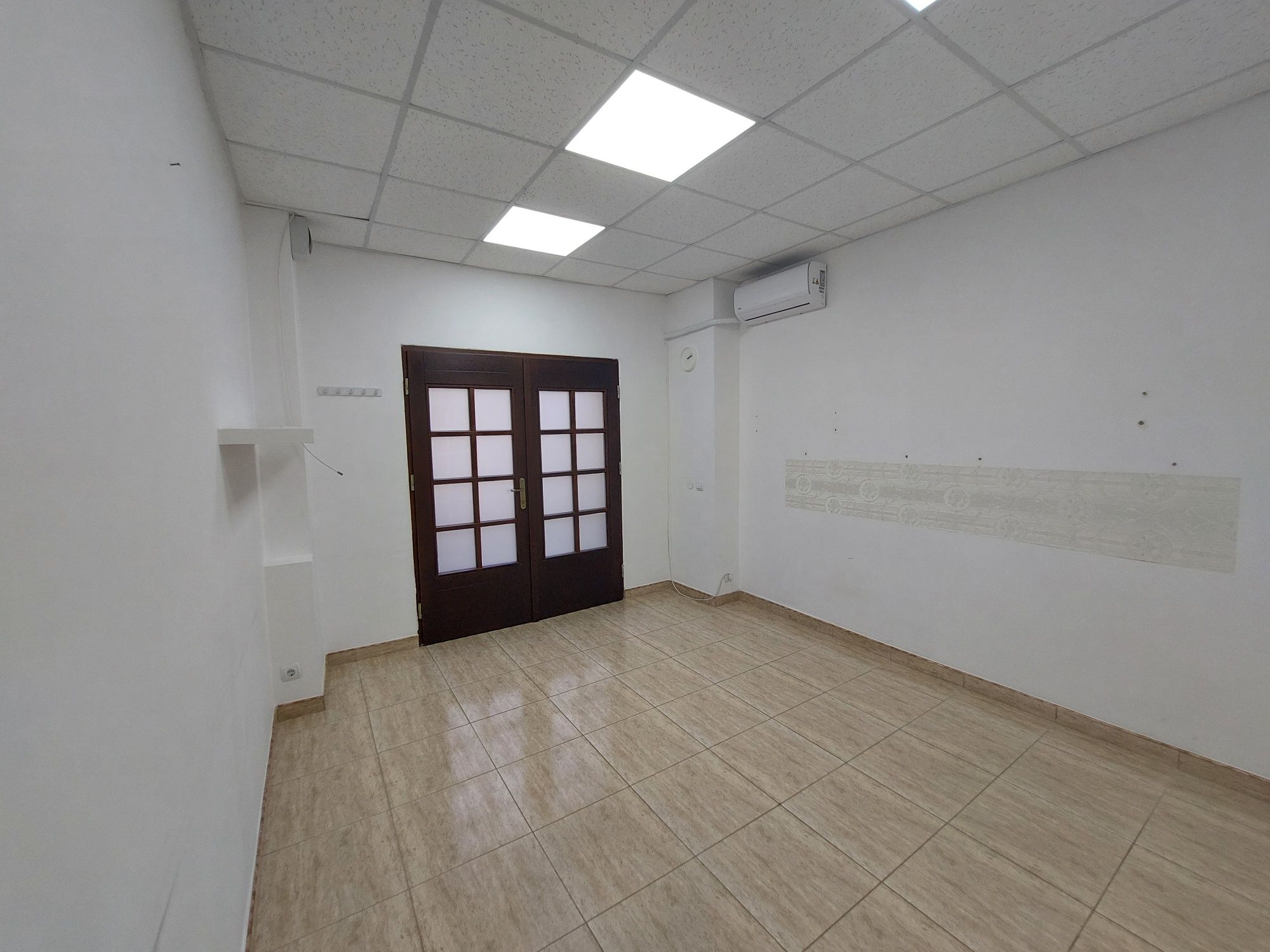Închiriez spaţiu comercial ultracentral- bd. Unirii Focșani