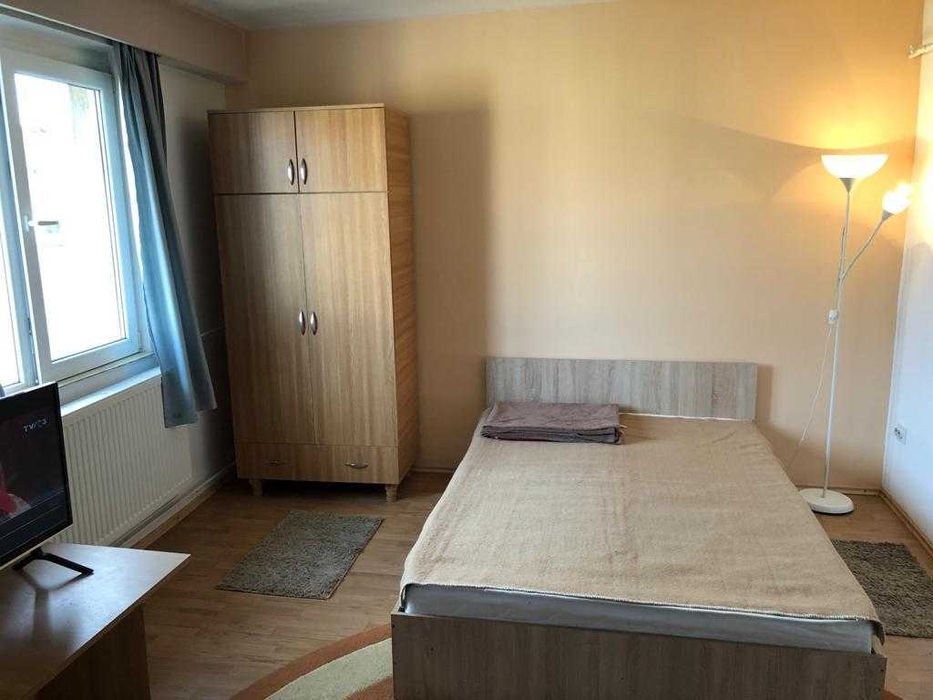Inchiriez Garsoniera Ultracentral (fostul tribunal)