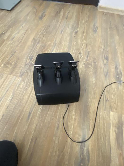 Vând volan logitech g29