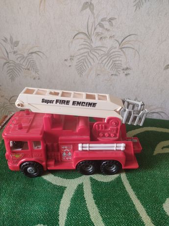 Машины пожарная и экскаватор