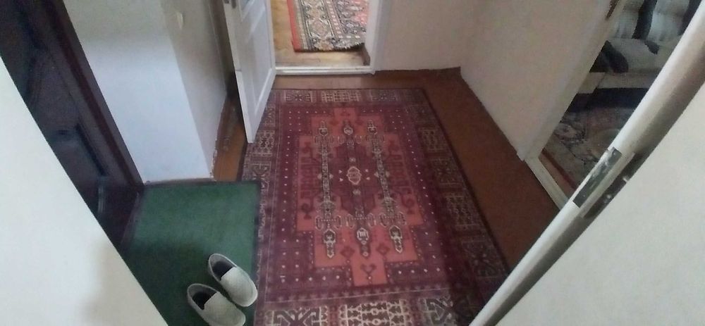 Продам квартиру 3/2/4 Ц-13 улАбая метроА.Навои