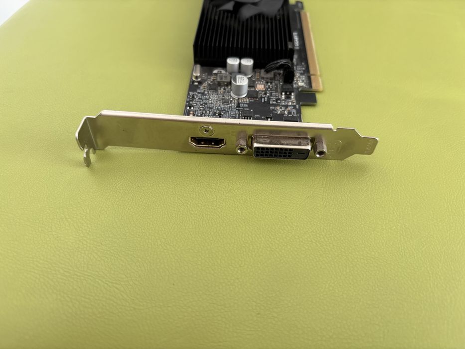 Vând placa video Gigabyte Geforce GT 1030