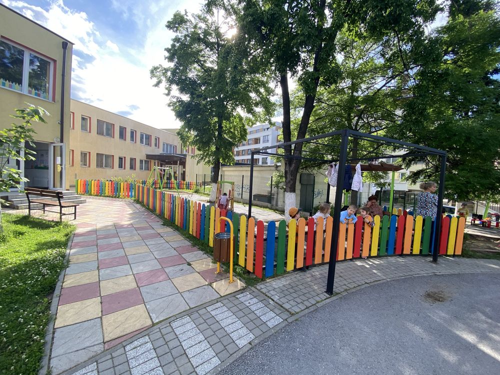 Дървена ограда за детска площадка