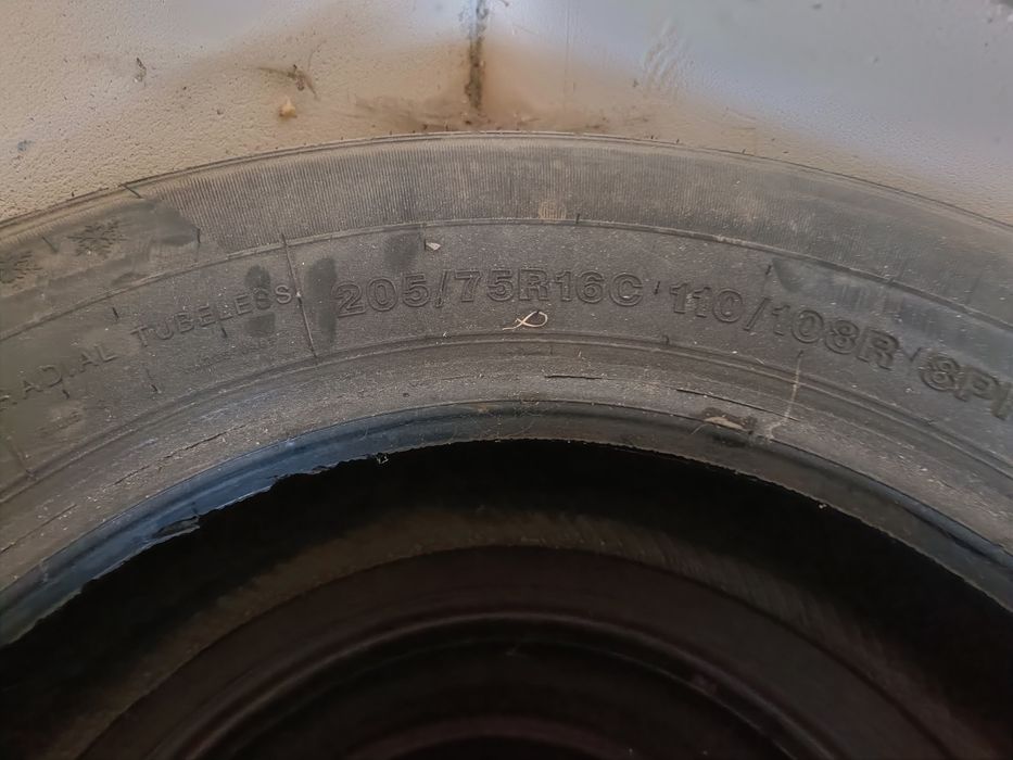 Vând cauciucuri de iarna