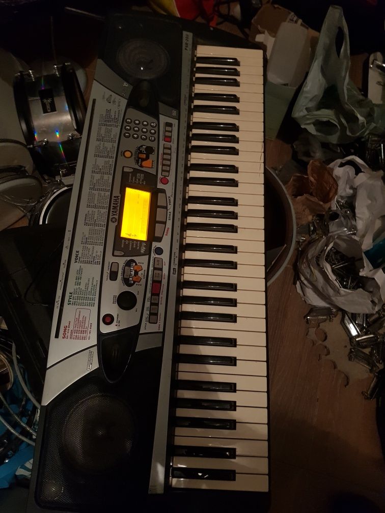 Orga pian Yamaha PSR 280 defecta