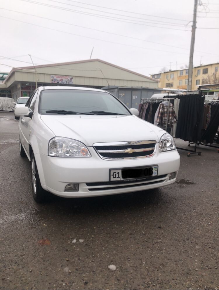 Chevrolet Lacetti 1,8 sotiladi holati yahshi ozimmizzi moshina