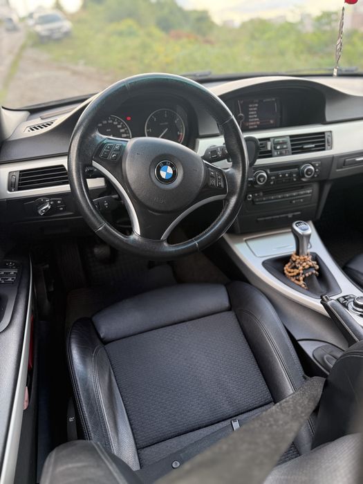 Bmw 320, negru, 2010