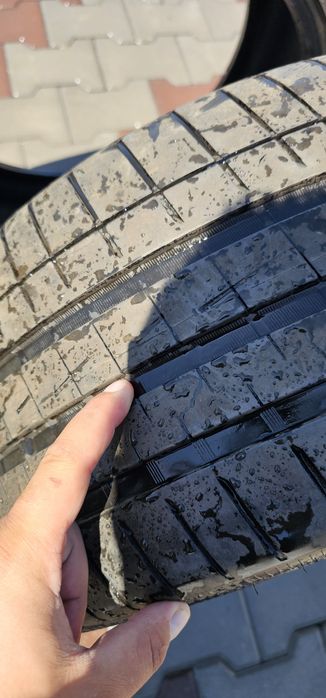 Vând 2 cauciucuri 235 35 19 vara