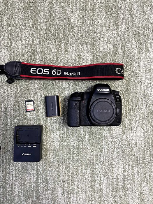 Canon 6D Mark II DSLR 26.2 megapixeli