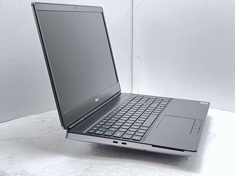 Dell Precision 7550 15.6" IPS i7-10750H 32GB 1020GB RTX 4000 8GB