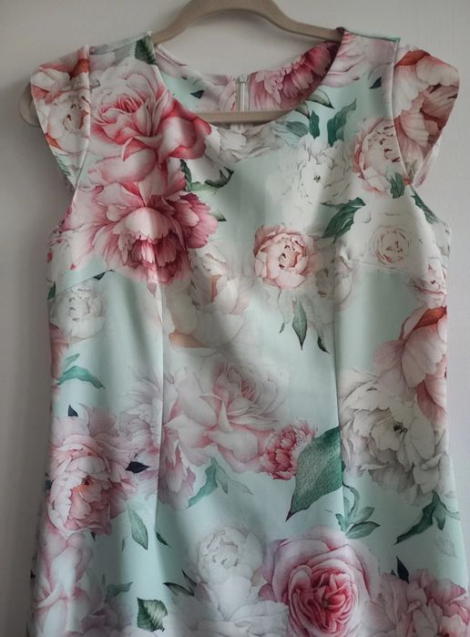 Rochie nouafara eticheta marimea M-L respectiv 42 made in Poland