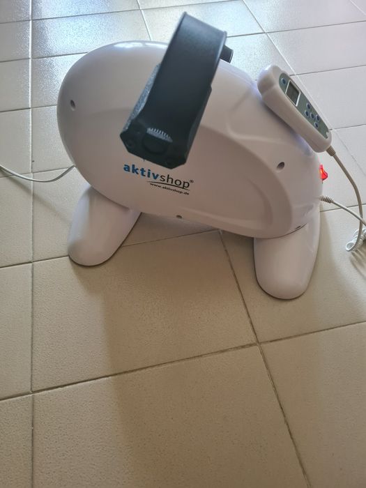 Електрически мини велоергометър с автоматично завъртане