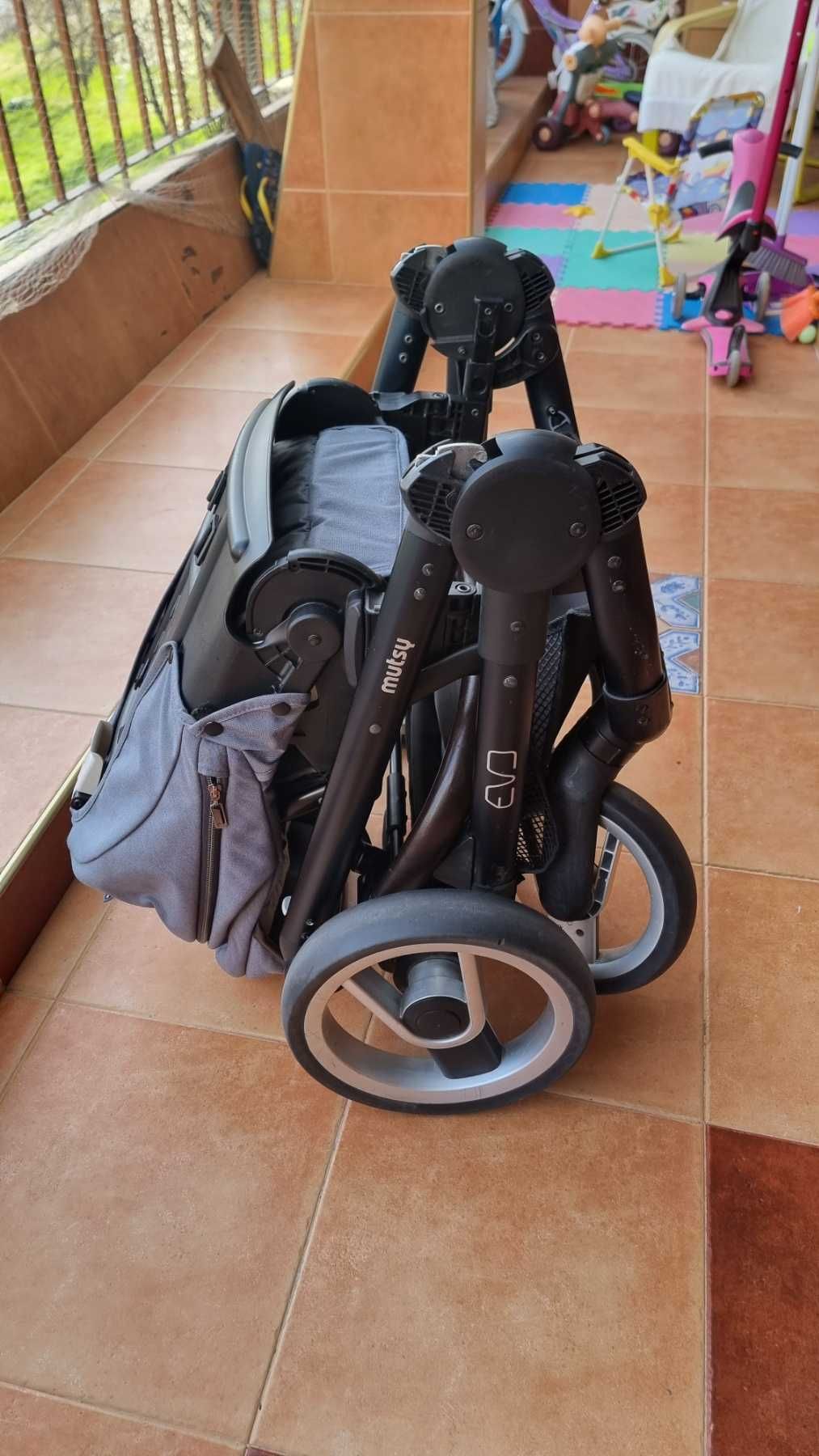 Детска количка Mutsy Evo със столче за кола Mutsy Traveller