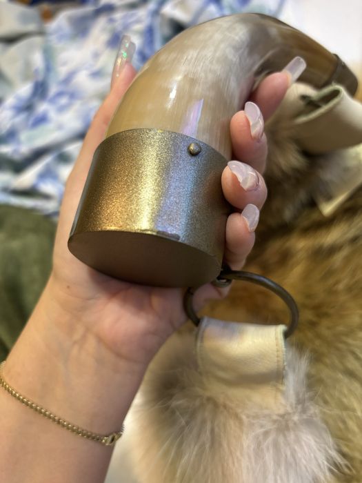 Geanta OVERLAND blana naturala de coiot , maner din corn autentic