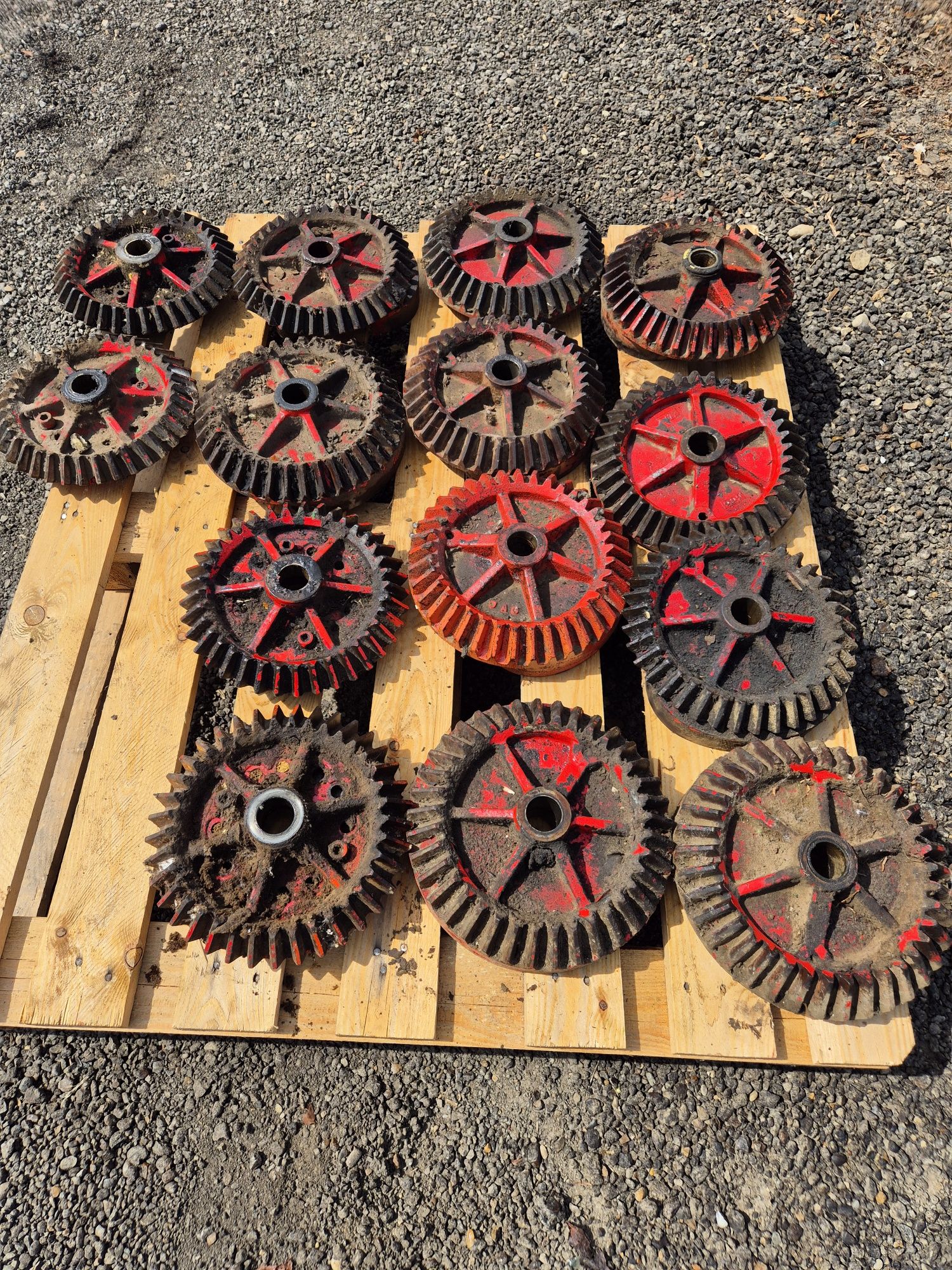 Pinion   Aparat   Legator  Arbore   Presa   Balotiera   Welger
