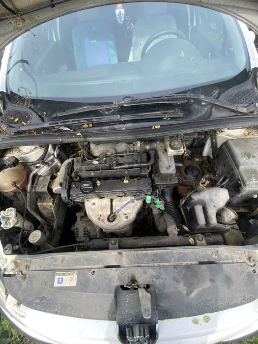 Piese Peugeot 307 an 2005 motor 1.6 i benzina!bara fata completa,usa