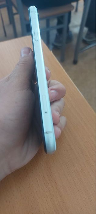 Продам Iphone xr 10r