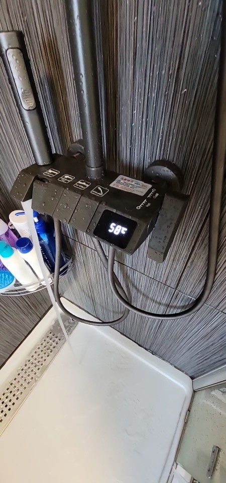 Уникална душ система 4в1 с Термостатична батерия с дисплей