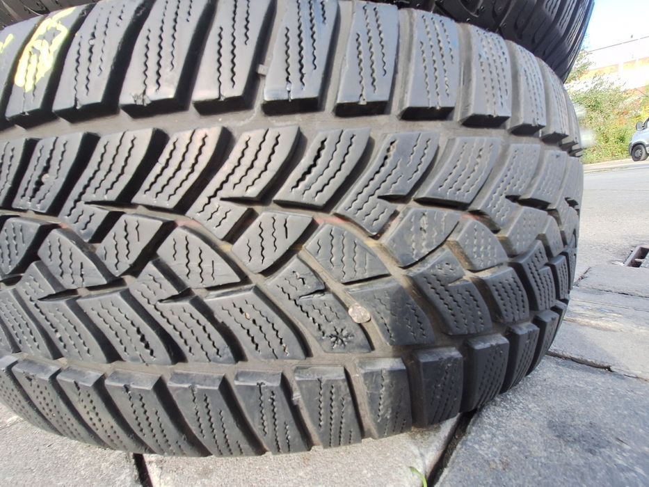 2 anvelope iarna 215/55r16 Goodyear Montaj Gratuit