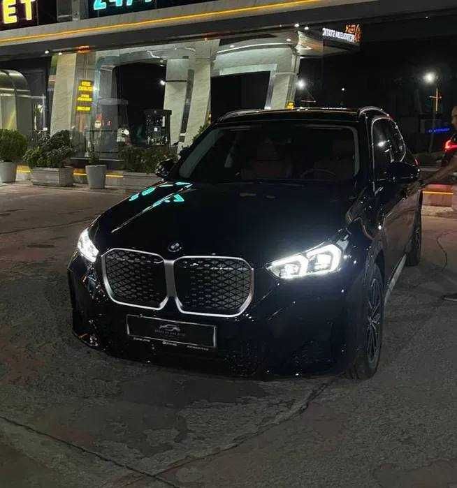 Срочно! Bmw iX1 2024г Темно синий! 10 тыс км пробега!