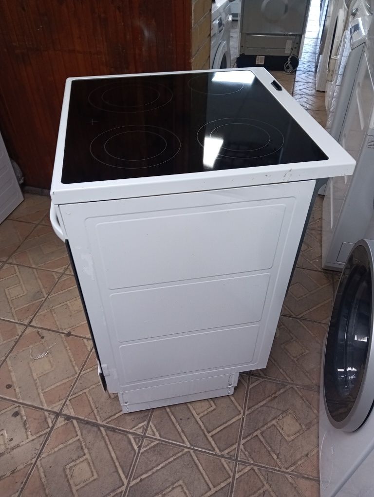 Свободно стояща печка с керамичен плот VOSS Electrolux 2 год.Гаранциия