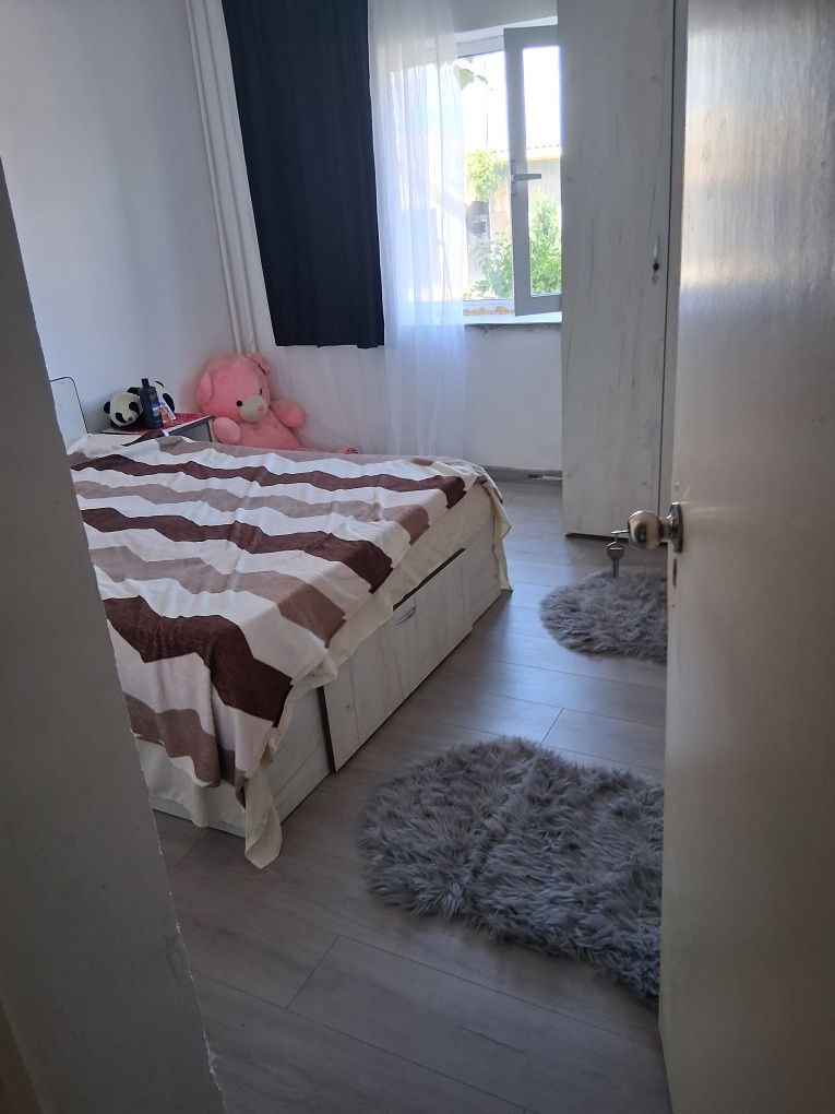 Vând apartament  comuna I.L.Caragiale sat Mija