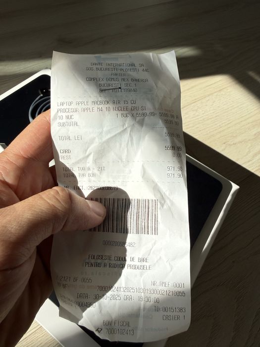 Vând MacBook Air 15 M4 absolut nou cutie + accesorii