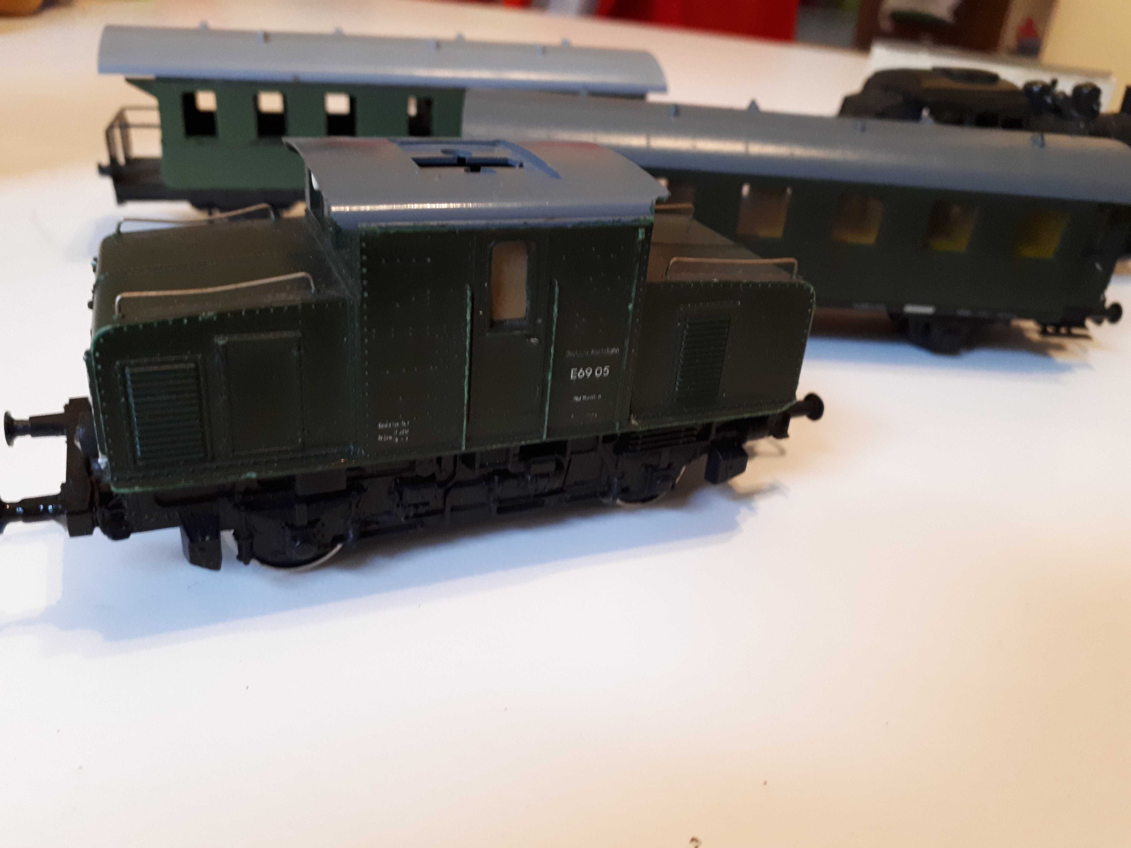 Locomotivă cu 3 vagoane, trenulet electric, ecart 16.5 mm