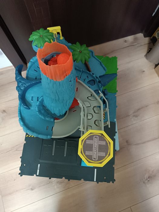 Matchbox Вулкан писта за коли