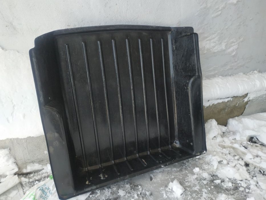 Пластиковая защита багажника (ванночка, корыто)