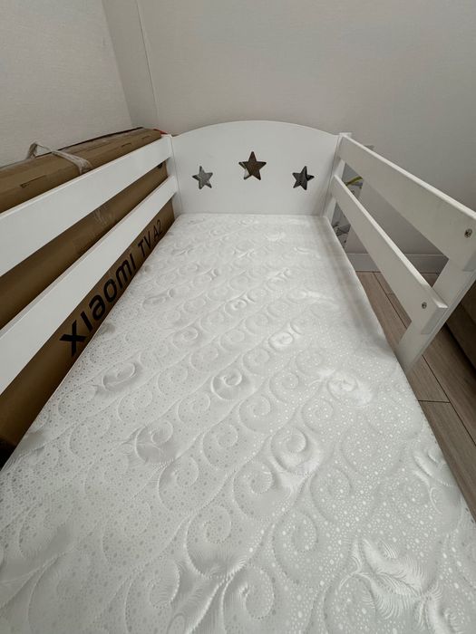 Кровать детская 160*80 с матрасом.