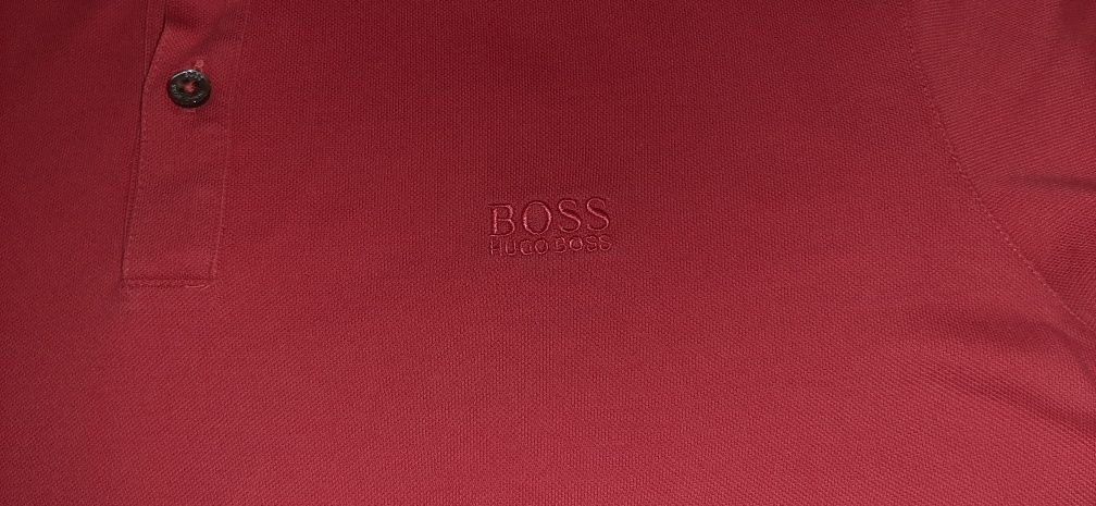 Tricou marimea  L de la Hugo  Boss de culoare rosie impecabil