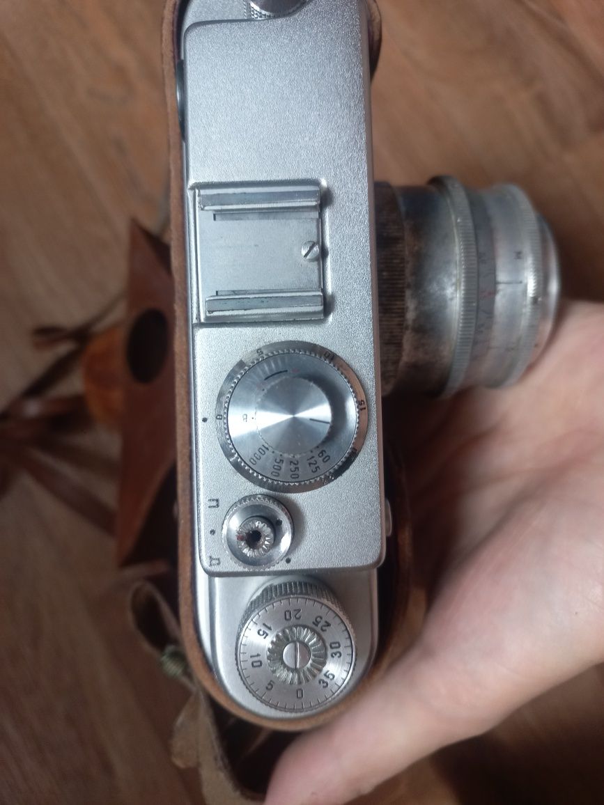 Пленочный дальномерный фотоаппарат ЗОРКИЙ-4 (экспортный вариант))