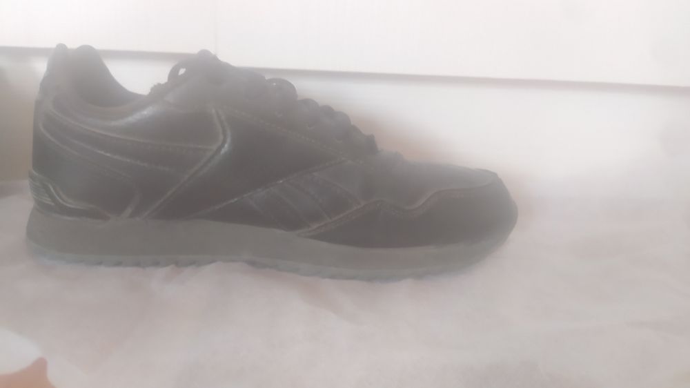 Кроссовки Reebok.